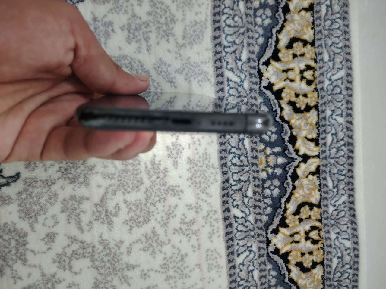 السلام عليكم أيفون اكس ماكس للبيع جاهز جديد ضهره زلغ مآبي مبدل بطاريه 100كارتونه ويا عنوني البصره الحيانيه شارع القائد السعر 160وبي مجال قليل رقمي وتساب ***********

