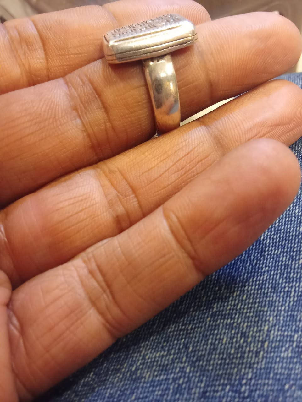 خاتم فضه للمراوس فقط العنده مراوس يتفضل خاص ارسل شعندك


**إذا كنت صاحب هذا الإعلان وتريد حذفه لأي سبب، رجاءا أرسل رسالة إلى الدعم الفني**