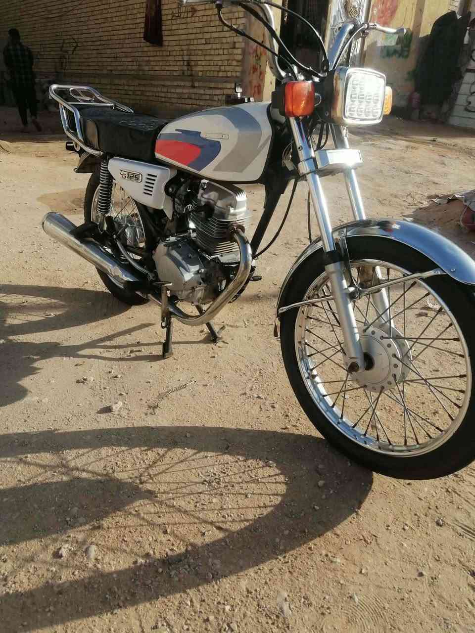 سلام عليكم شباب دراجه للبيع ارشه موديل 20 اوراق أصولي كبل ترقيم دراجه شوفت عينك النضافه كلش حلو السعر 400 وبيه مجال مكاني كربلاء شارع الدرة الرقم *********** ا
