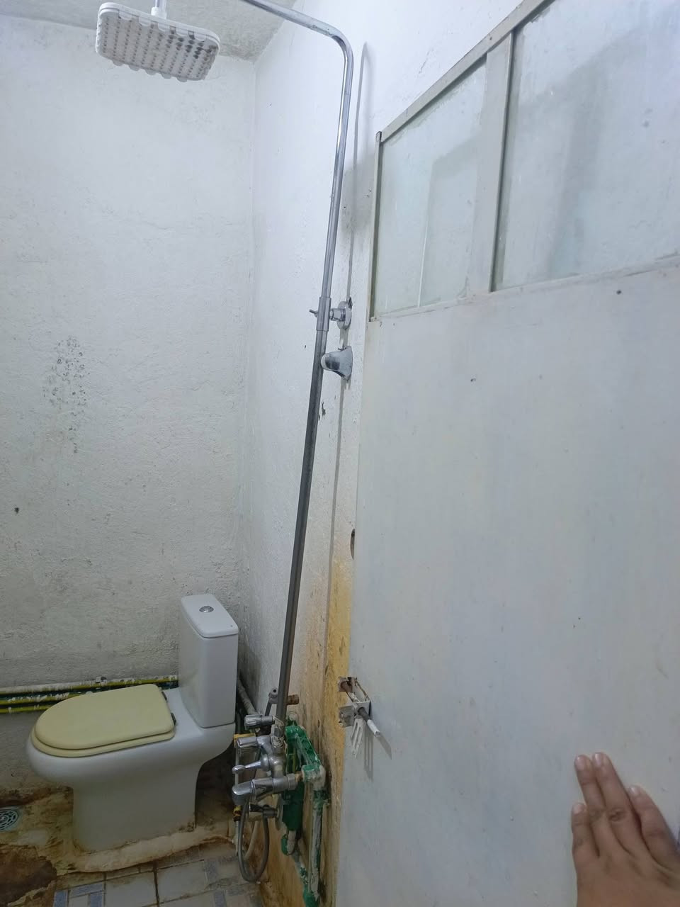 السلام عليكم
: مشتمل للايجار: يحتوي ع غرفه وصاله واستقبال ومطبخ وصيحات وطارمه 
التواصل ع الرقم: ‏‪***********‬‏
العنوان: حي الاطباء قرب كفيل18
السعر: 400
