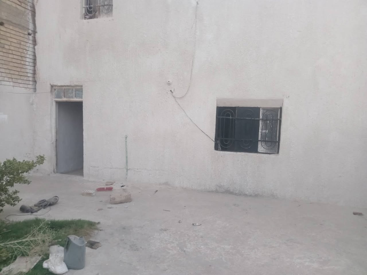من رخصه الادمنيه المحترمين

بيت مساحه الكليه 120
البناء مثل ماوضح غرفتين 5*4 صاله كبير حمامات خارجيه
مساحه امام المنزل مربعه صغيره
موقعه مفرق السده مدخل شارع السيد ابراهيم مقابل فلكة حي الأمير حي البكر سابقا
خدمات كامله ماي كهرباء ميزاينه كلشي اصولي
جنس الارض زراعي مسجله بالبلديه وعندي قصاصه بي منتضرين بالطابو للعلم المنطقه كلها كذالك نفس الوضع

السعر 28 بيع او مراوس بسياره ماكو مشكله حسب الإتفاق
***********
