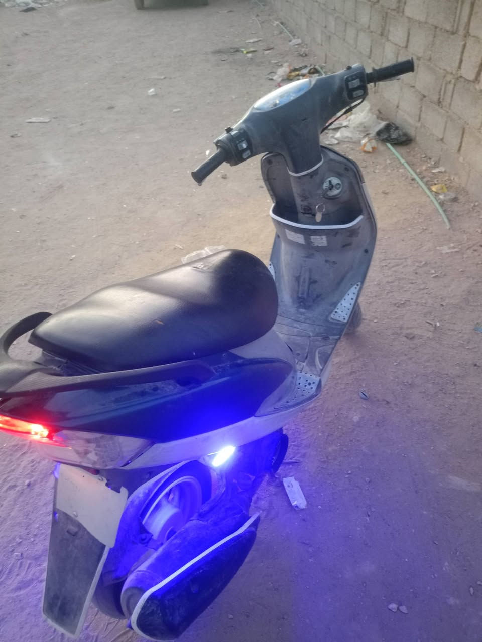 السلام عليكم اخوان ماكس منغولي اي نقص مابيه كامله سلف هندر عالي وناصي نشره خلفيه كامله الدراجه مابيه نقص ولمحرك مامفتوح  السعر 500وبيه مجال حگ الجيه رقمي ***********او*********** بس رمشلي وخابرك
