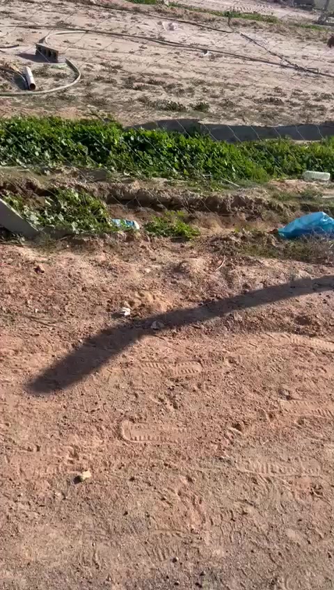 سلام عليكم
لمساحه الف متر لوجهيه 20ونزل 50لبيت ماعيز شي بس ارضيه وكهربيات شارع عرضه 15ماي وكهرب وتبليط كافت لخدمات 
***********
