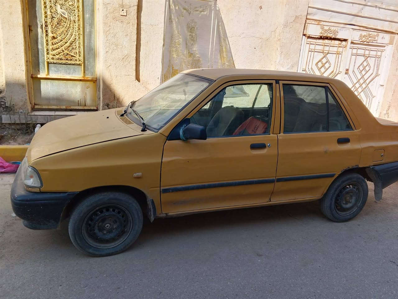 سلام عليكم سايبه لبيع موديل 2015 باسمي رقم الهاتف ***********
