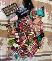 مجموعة مكياج • مستحضرات تجميل