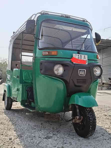 السلام عليكم 
تكتك بجاج موديل,21 
رقم وسنويه انكليزي 
بيها طخات بسيطة تكتك نضيفه مال جناي 
كهربائيات كلها شغاله 
مكينة تخبل خير من الله لا تنقيص ولا تبخير 
كلشي بيها شغال مسجل اشاير 
تخم تاير جديد 
السعر 7500 وبيها مجال للشراي 
رقمي ***********
ما متواجد علخاص
المكان بابل الحمزه الغربي
