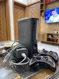 اكس بوكس 360 للبيع نظيف مع يدين مع عدد كبير من الالعاب  المكان حي العر...