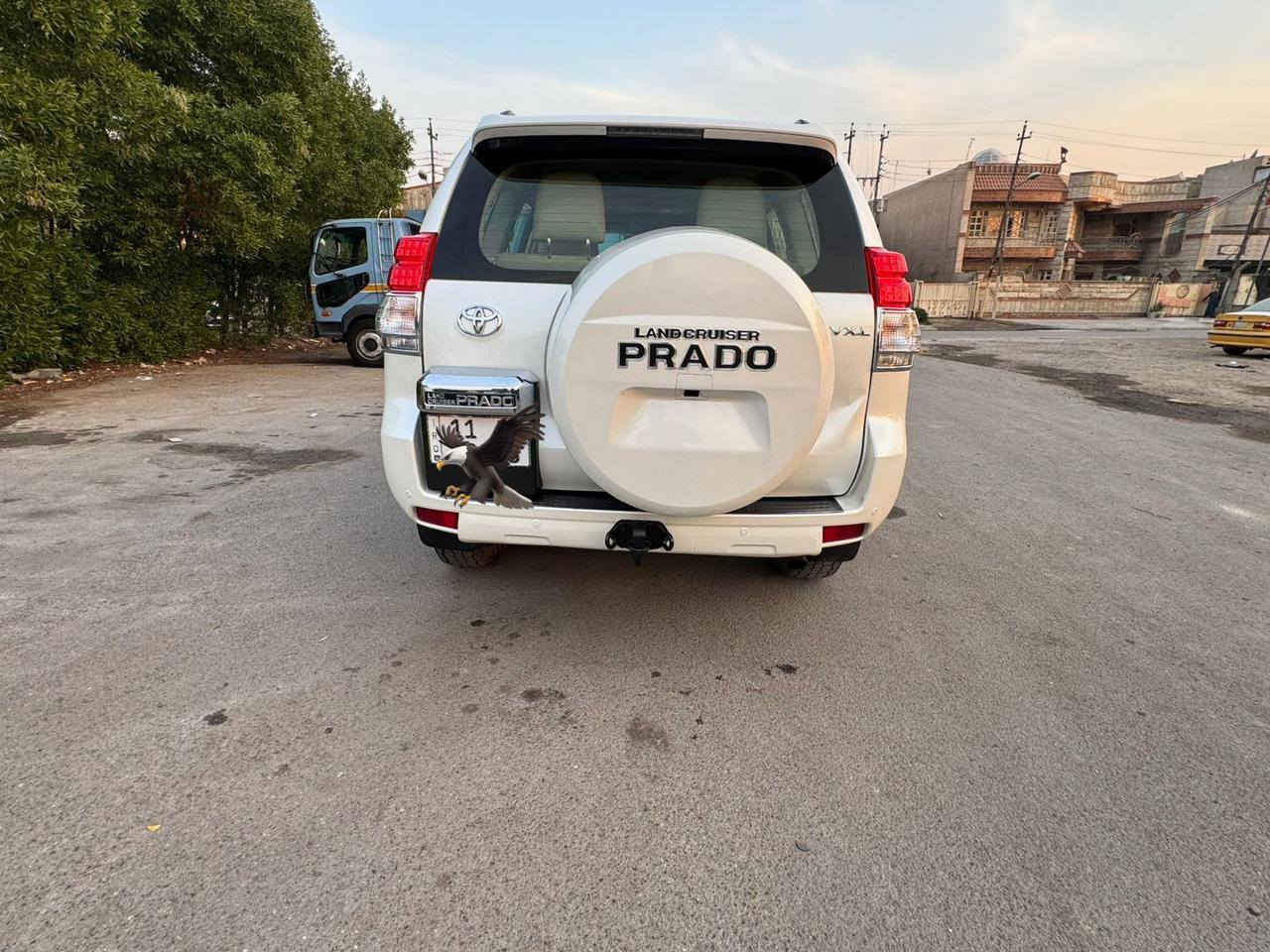 السلام عليكم تويوتا برادو كويتي موديل 2010 فول 1/1 مواصفات لكزس محرك 4000 /6 سلندر تخم تاير جديد صدر امامي خلفي جديد رقم بغداد انكليزي باسمي مواصفات السيارة سلايد قماره دبل تانكي دفع رباعي داخل جلد بيجي ثلاجة تحكم ستيرن حساس امامي خلفي كامره اماميه خلفية 4 جهات 12 ايرباك لايت زنون كشنات اماميه كهرباء خزن ميموري كشنات اماميه تدفئه تبريد شاشه اصليه DVD بالسقف مري جانبيه شفط كهرباء 7 راكب 3 قطع تبريد بلوتوث CD  منفذ AUX/USB اضائه لدي بالابواب داخلي اضائه ترحيب السيارة مكفوله كفاله عامه من الصبغ فقط باب السايق بارد/ محرك مكفول اكسل امامي خلفي مكفول كشنات الخلفيه كهرباء  شفط سبعه راكب  السيارة جكات فول لمتد أعلى مواصفات بالبرادو عنواني بغداد رايد مراوس هاتف ***********
