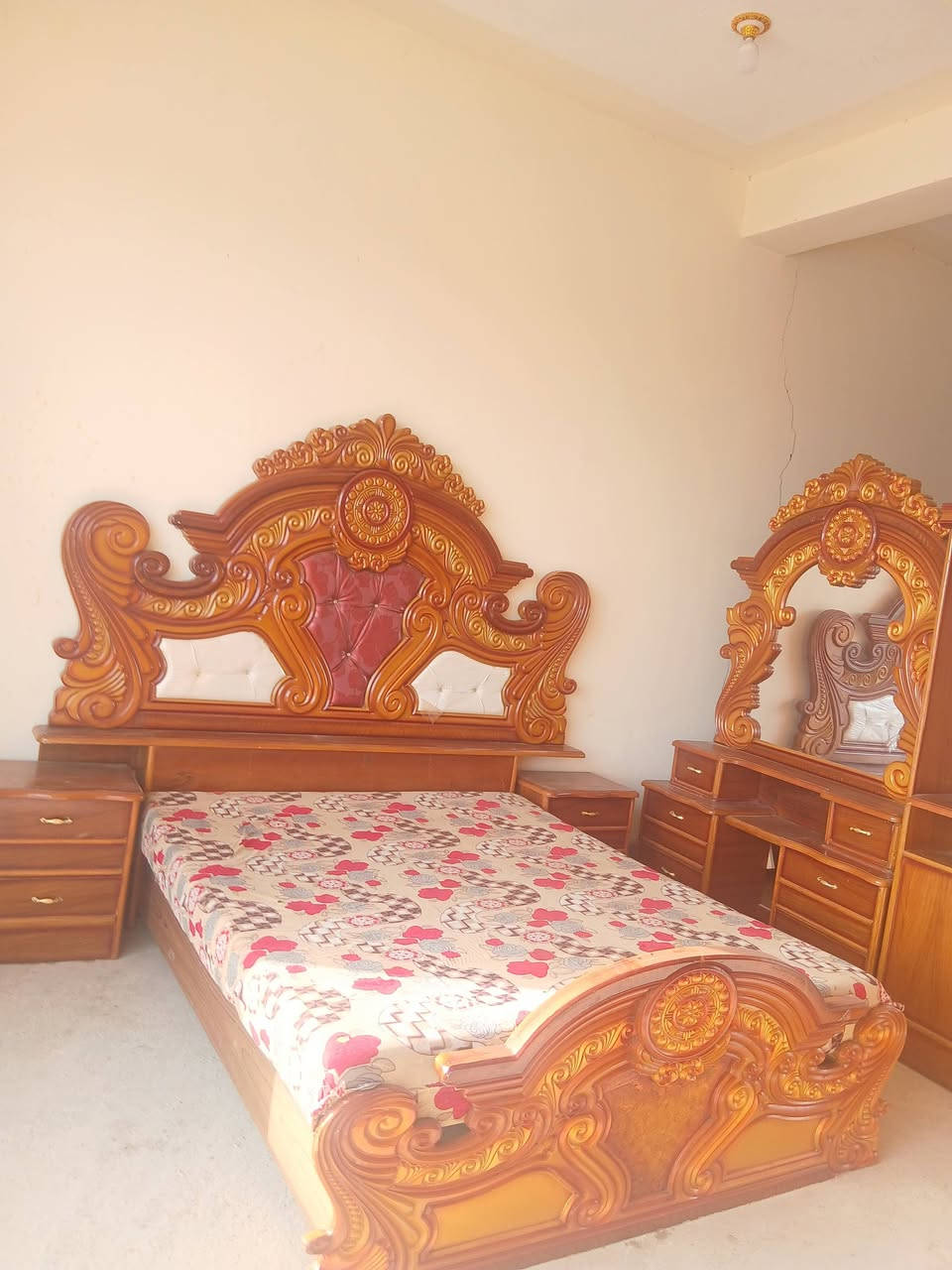 غرفه نوم توج خشب صاج عراقي للبيع سعرها مليون وبي مجال الاستفسار ***********
