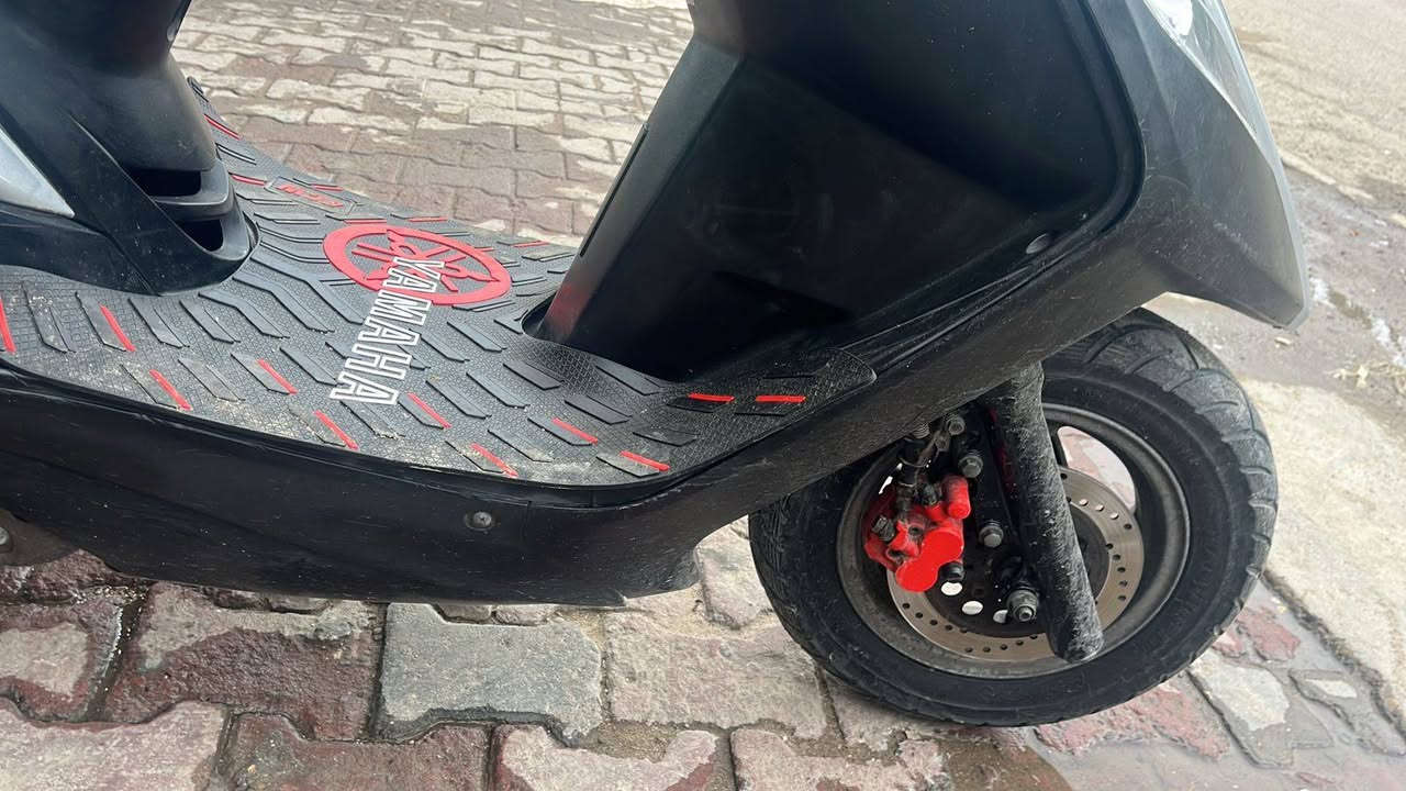 السلام عليكم سكنس ثعلب gtr للبيع مكينه مامفتوحه مبدل بنزات مال كلچ جديد كفرات تجاري كهرابائيات كلها شغاله ربع ديره سلف تشتغل دراجه كامله مكمله سعرها 825 الف الاستفسار ***********
