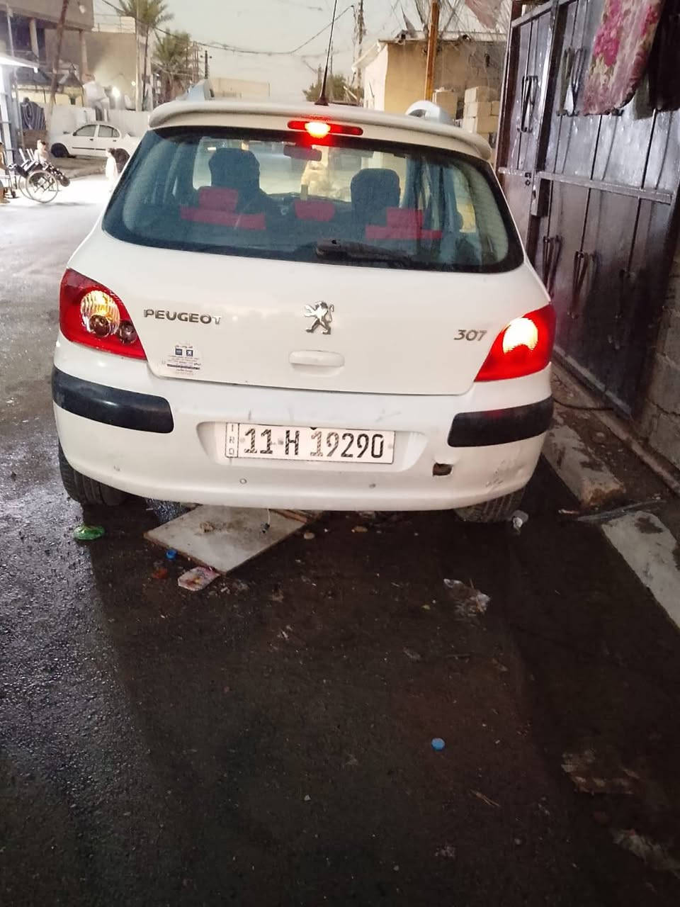 السلام عليكم بيجو 307 للبيع جاهزه من كلشي رقم بغداد تحويل ثاني يوم مكان السياره بغداد ابو دشير السعر 50 وبيه مجال انا مكلف بلنشر رقم صاحب السياره ***********
