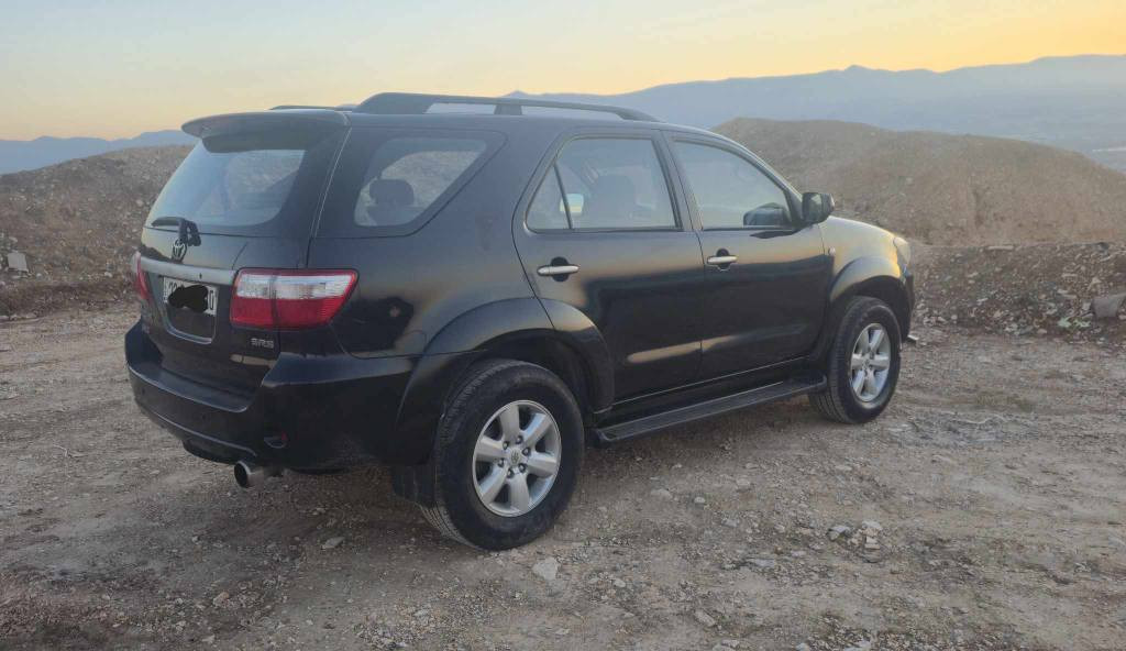 تۆیۆتا فۆرچنەر 2011 ، ڕەنگی ڕەش ، قفڵ مەرکەزی ، تەبرید مەرکەزی ، جام و ئاوێنە کارەبا ، سێ ڕیز کوشن ، گێڕو مەکینەو تەبرید بەشەرت ، بێ دەعم و بێ بۆیاخ ، ڕەقەم هەولێر ، سەنەوی تازە ، 155 وەرەقەو مامەڵە *********** أربيل, العراق
