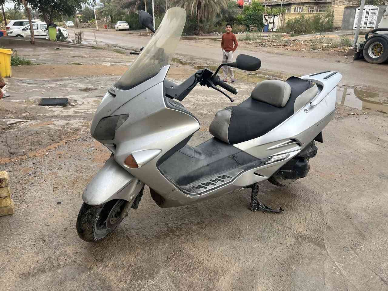 سلام عليكم
فورزه06 مكينه وكير كفاله 

 الدراجه ما ناقصه شي نكره سلف 

مكاني النجف الكوفة 

سعره مليون 

بدون اوراق 

 ***********
