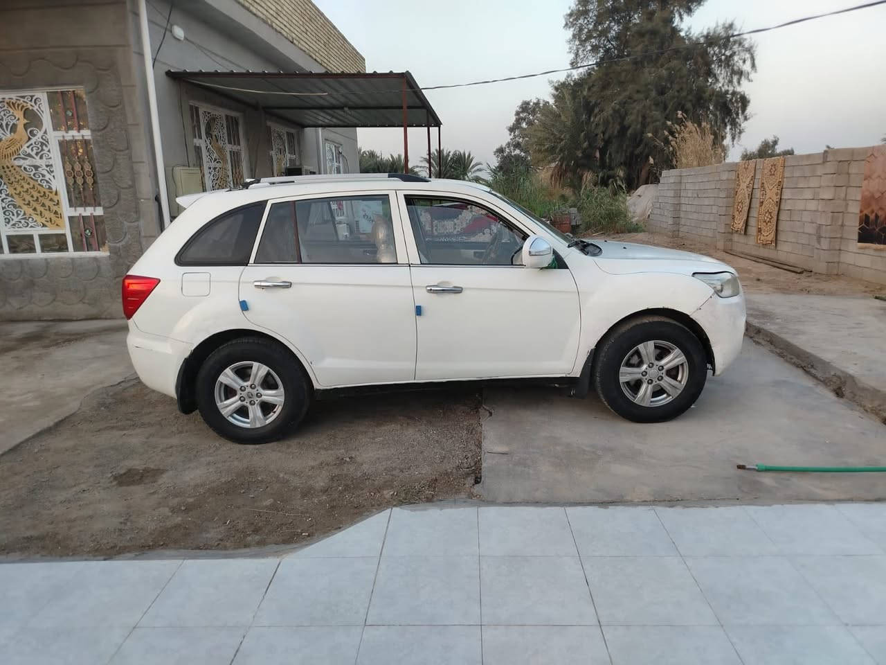 السلام عليكم عندي ليفان X60  2013رقم واسط دولي سنويه مججدده لل ٣٠ كير عادي كير ومحرك وصدر وكهرباءيات وتخم تاير كله نضيف سياره بحاله جيده بلاديه ومكفوله َمن الحادث والصبغ شاشه كامرا اشاره مري السعر ٤٣ وبيهه مجال العنوان واسط الزبيديه ***********
