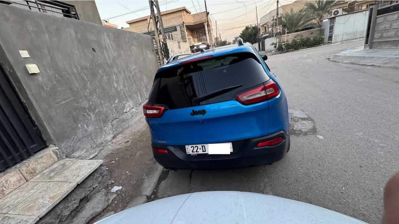 السلام عليكم

جيب شيروكي بزون ٢٠١٨ محرك ٢٤٠٠ 
رقم اربيل باسمي
محرك جديد صارله ١٥ يوم مشدود
صدر جديد بالكامل امامي خلفي صارله شهر مشدود
تايرات تخم جديد
((ضربة السياره چاملغ امامي جهة السايق وچاملغ خلفي نفس الجهه ماواصل للداخل مصبوغه الجهه كلها لتوحيد اللون البنيد مصبوغ اثر شخوط))

نقوصات السياره :
١-تبريد بي ليك مسرب الغاز
٢-ويده مال ماسحات 

السعر ١١٥ وبيها مجال للشراي
المكان البياع حي الاعلام 
للتواصل واتس آب 
***********
