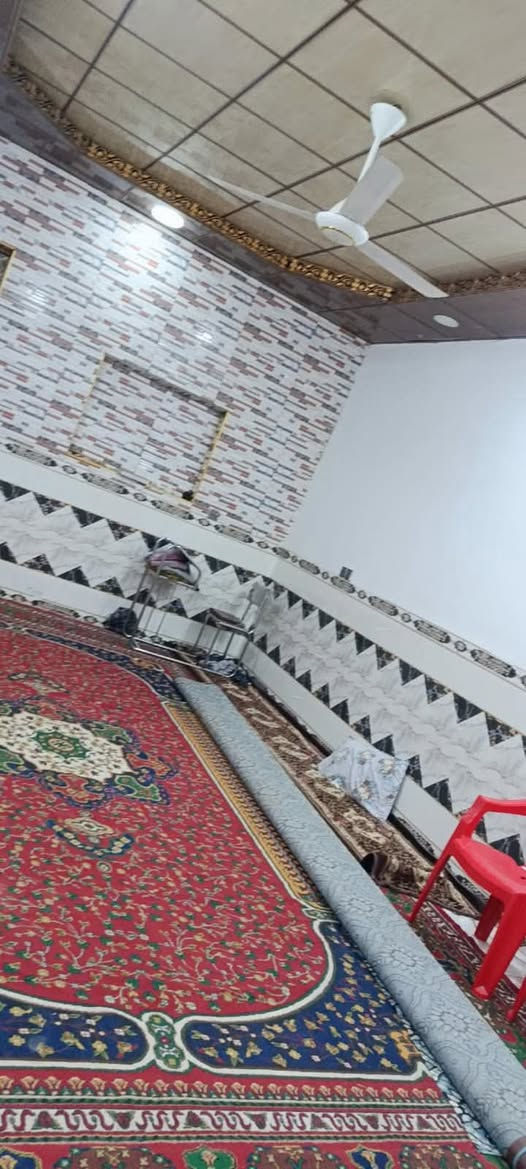 بيت للبيع مقابل قرية الغدير في النجف شارع المطحنة مساحة 200 متر يحتوي على غرفتين وصالة واستقبال ومطبخ البناء طابوك اساس وسقف صب كونكريت.  م. الفهد للعقار 
***********من طرف رنا أمانة الله
