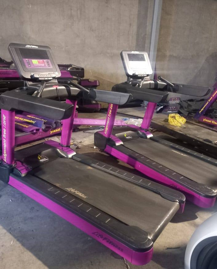 يتوفر أجهزة رشاقة حاوية
لايف فتنس الحديث 
ماتريكس 
تواصل اتصل 
برقم *********** واتساب 
*********** واتساب
