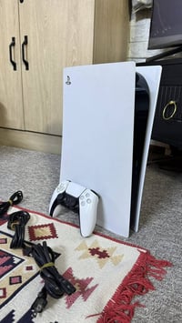 بلي 5 فات نضيف نضافه فول 100‎%‎ ذاكره 1 تيرا مع جوستك الاصلي وبي حساب ...