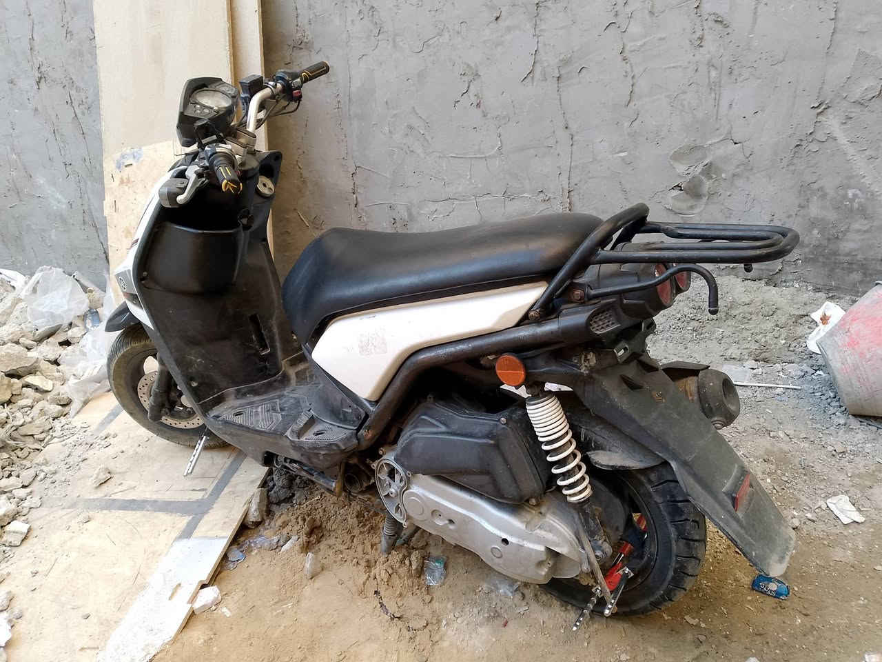 دراجة جبلي للبيع ، ماخذهه بمليون
مكينة ناعمه اروح بيهه للشغل ورجع
الاوراق ضايعه ، باقيات بس الصور مال اوراق
مكاني بغداد العبيدي ، حط سعر واليعجبني سعره ارد علي
وهذا رقمي *********** بي واتساب
