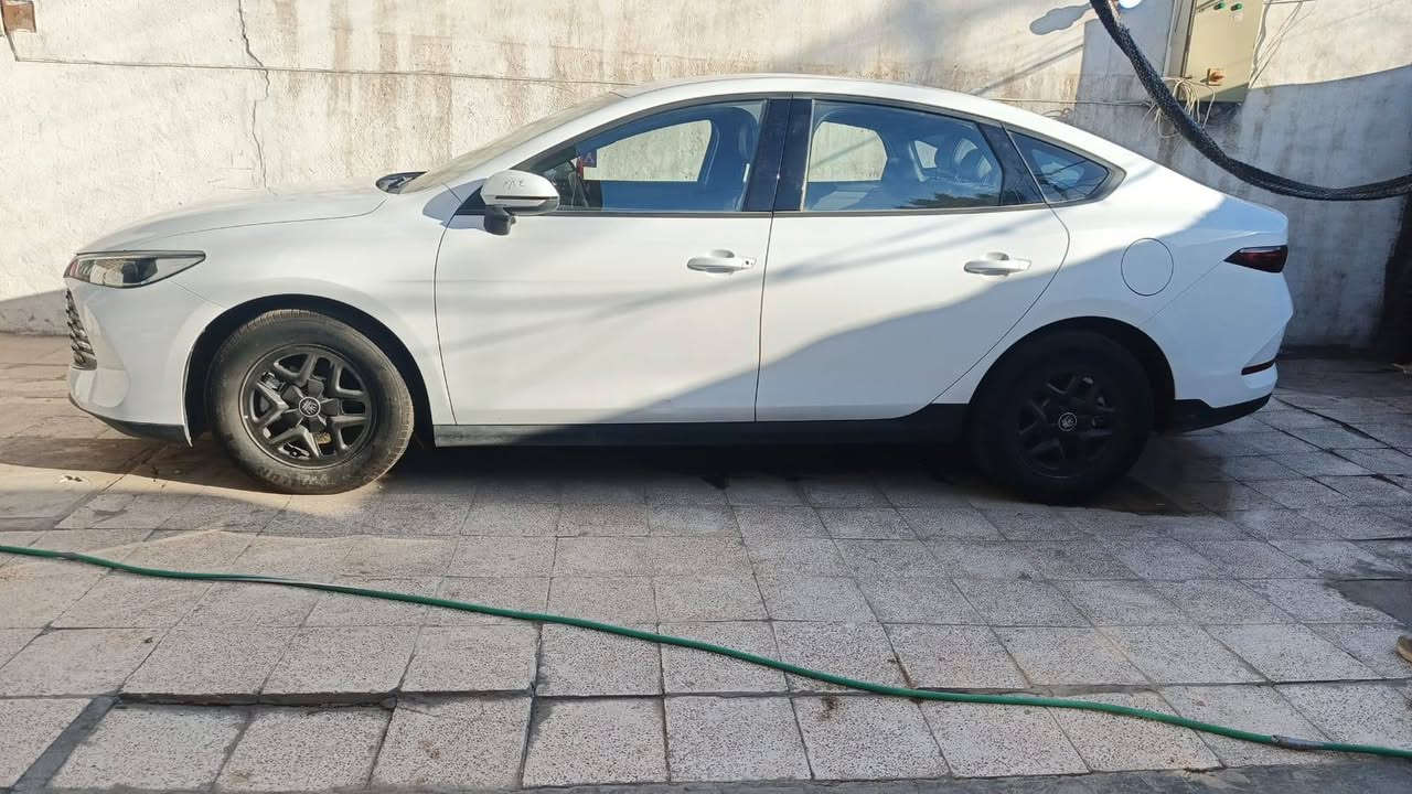 السلام عليكم جن بلاص للبيع موديل ٢٠٢٥ ماشيه ١٠٤٧ كيلو بيها دحكه موضحه بالصوره ب١٢٠ ***********
