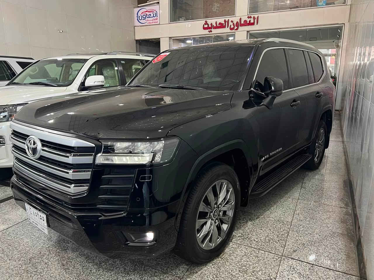 السلام عليكم تايوتا لاندكروزر ساز تون تيربو مديل 2023 كفاله عامه مغلف نانو فول موصفات 
الأستفسار ***********
