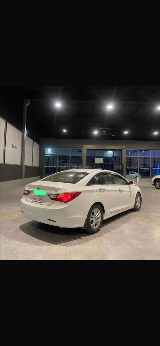 سوناتا 2013 امريكي وضع شريكه
بدون دعم و سبخ شرط جديد
فول موصفات سلايت 1/1
كير و مكينه شه رت كبس
سياره جديد ما بيهه مصرف 
رقم دهوك شرط تحويل/مكان زاخو
سعر 117$ مجال /واتساب ***********
