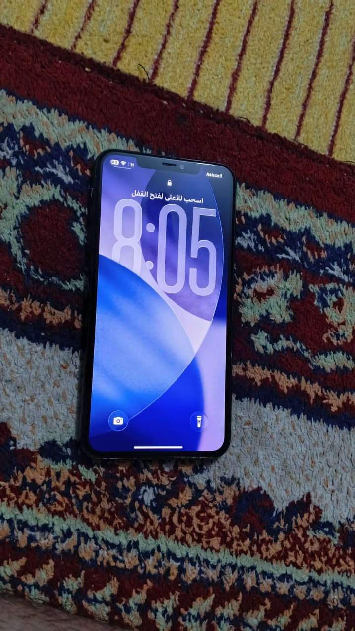 السلام عليكم ايفون 11 برو ماكس لون زيتوني جدا نضيف 
ذاكره 64 مامستبدل اي قطعه فقط اكر تراب بالكامره الاماميه السعر 300 وبي مجال مكاني بغداد كفاءات السيديه للاستفسار ***********
