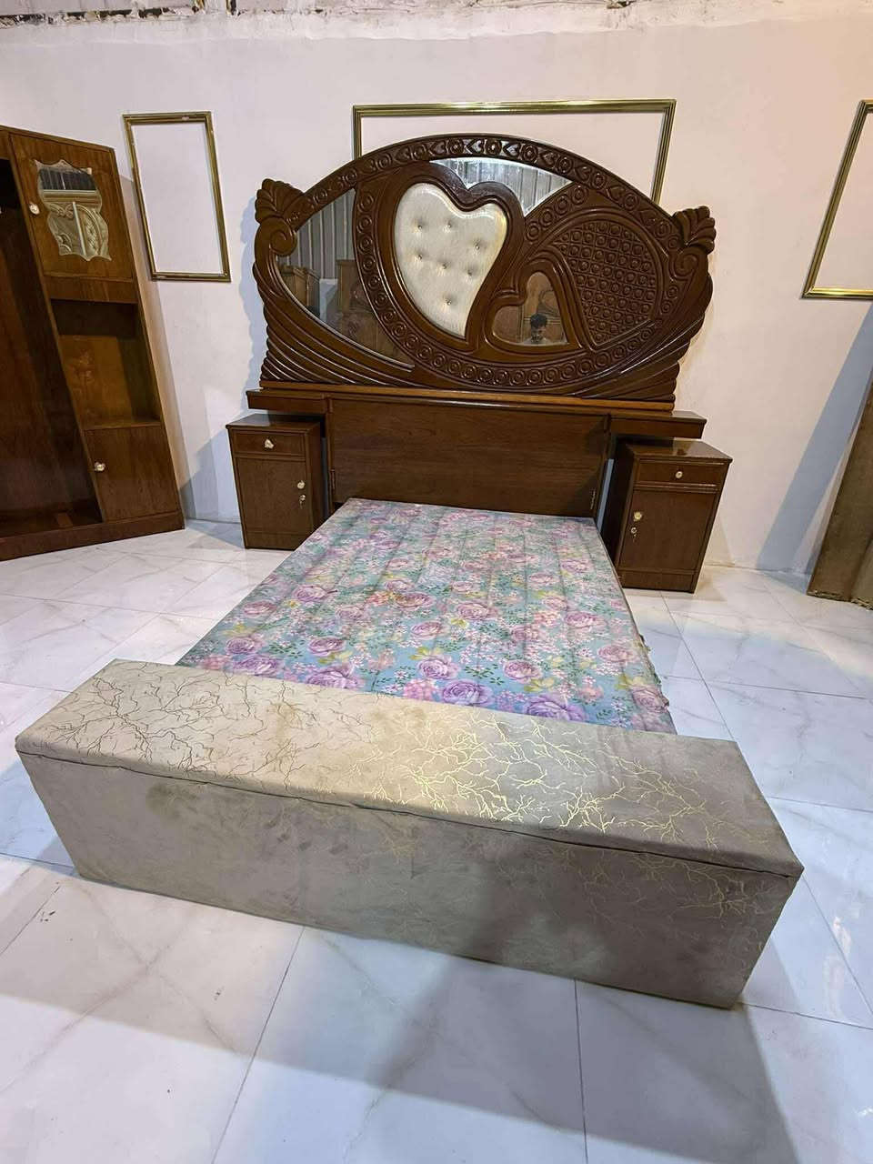 السعر ٧٥٠ بيهة مجال ***********🌸🌸
شد نقل داخل بغداد مجاني محافظات بكروة 
نضافه ٩٠ 
٨ قطع 
شازون هديه 
شغل وصط
