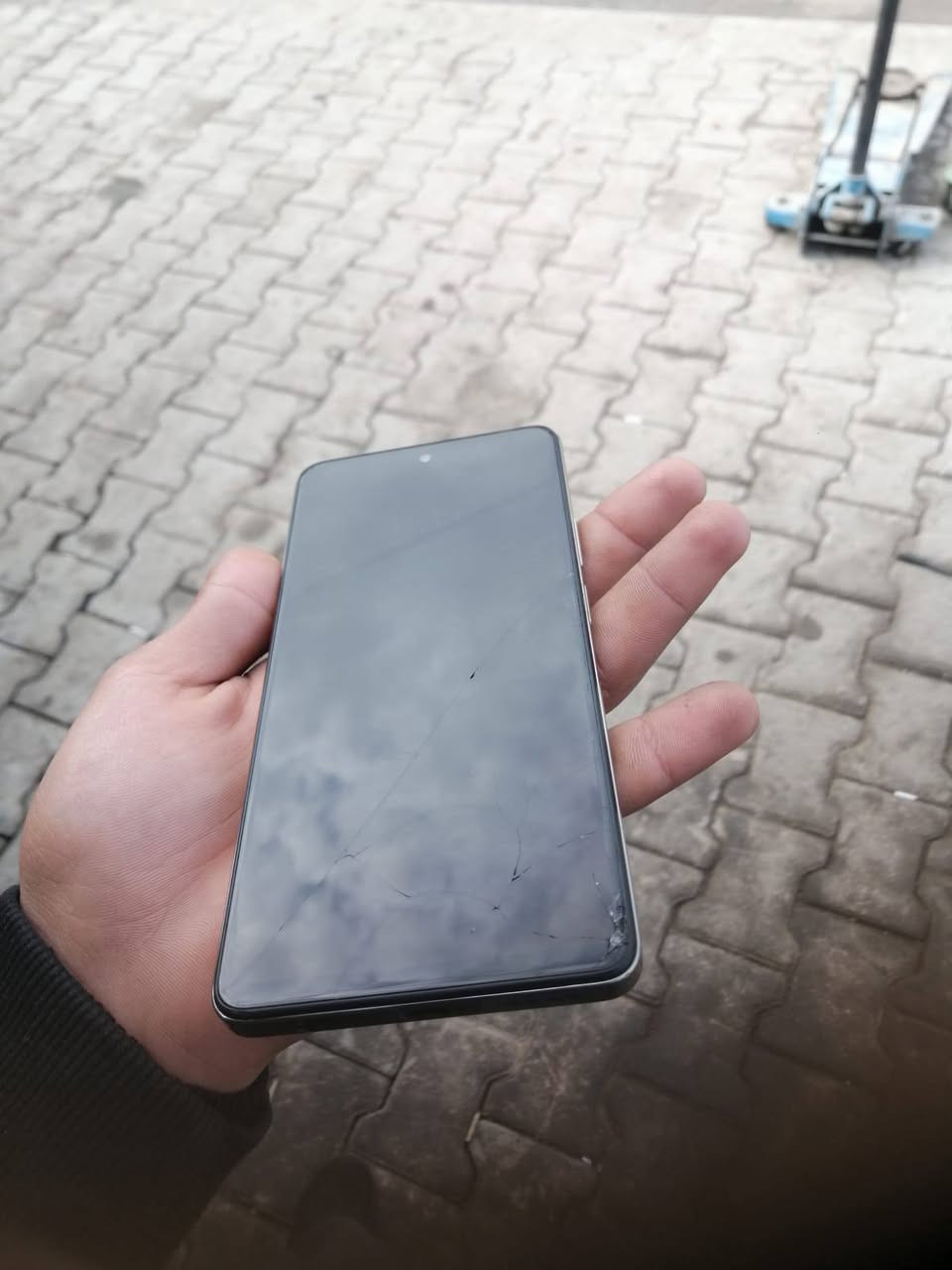 سلام عليكم 
انفنكس HOT 40 للبيع ذاكره 256 رام 8 زأئد 8 
جهاز حلو ونضيف بس الشاشه مفطوره بدون حرك 
كأرتونته ولشاحنه موجوده السعر 75 ألف بي مجأل 
واتساب ***********
