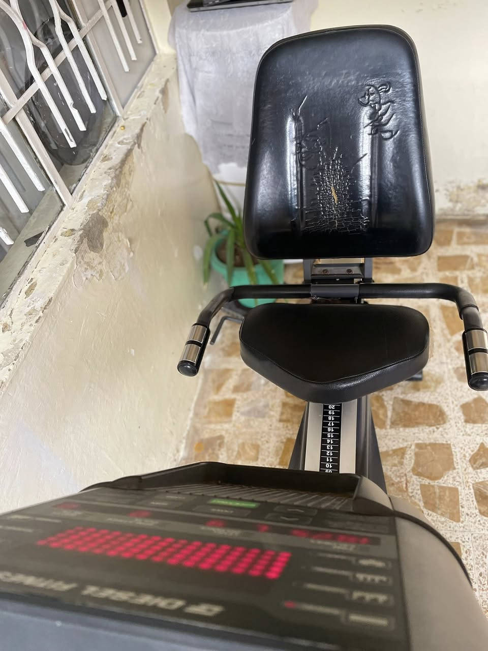 جهاز رياضي حديث
جهاز الكتروني 
تكدر تتحكم بل حركه سريعه وثكيله
جهاز موصفات فول حديث للبيع 
***********
