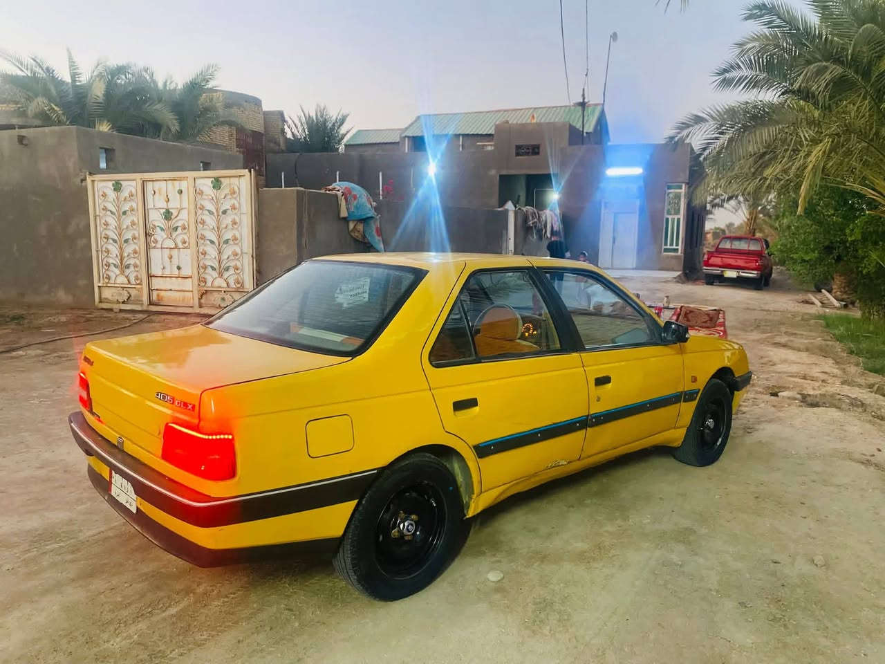 السلام عليكم بيجو 405 مكينه وجير كورولا 1800 السياره موديل 2012 السياره حداديه جديده تخم تايرات جديد سياره الكير تعبان سنويه مالتها طايفه ندور ايش وقت ما تريد عليها هيئه 400 السعر مالتها 18 وبيها مجال بسيط رقمي *********** واذا اكو مراوس اراوس
