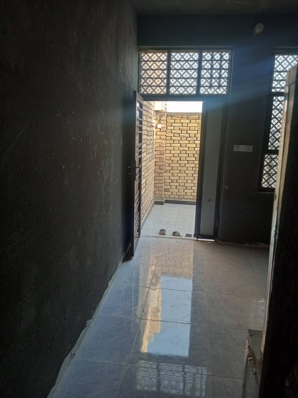 بيت زراعي.مع قطعه المساحه الكليه. 400م. مساحة البناء

 150م بناء جديد طابوگ  صار خمس اشهر من مبني 

العنوان منطقة الشوفه قرب القريه العصريه

 محتويات البيت ديوانيه زغيره  غرفه صاله  صحيات.

 خارجيه. وحمامات داخليه. مطبخ مبلوخ عوزه سيراميك

 جدار البيت ارضيته  كلها  بورسيلين  بي تلاحيظات بسيطه 

. البيت نظيف.  بناء طابوگ . البيت صاله عوزها بياض فقط

  الخدمات. شارع سبيس 10م . مجاري. كهرباء مدارس وخطوط. 

 يبعد عن شارع العام 200م. الشارع نازل سبيس 10م  

  السعر المطلوب. 37 .   وبي مجال مستعجلين ع البيع

  للاستفسار مراسلتي


**إذا كنت صاحب هذا الإعلان وتريد حذفه لأي سبب، رجاءا أرسل رسالة إلى الدعم الفني**