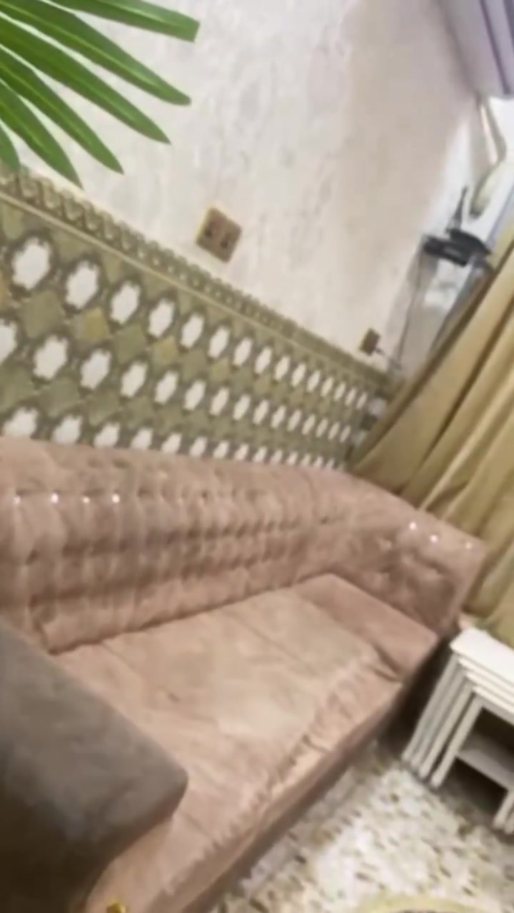 تخم للبيع مابيه شي فقط واحد من المقاعد السفنجه زاحفه تزكام سعره 350قفل للاستفسار ***********
