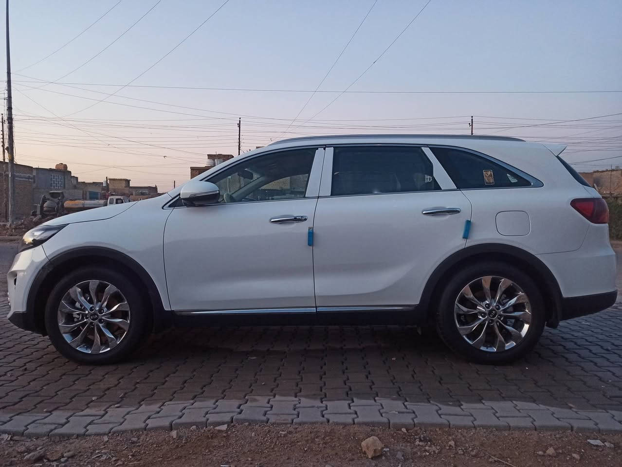 السلام عليكم
سورنتو 2020  خليجي 6 سليندر  ، 7 راكب  أثر الحادث شيش شخط البابين جهة السائق وتم الصبغ فقط الباقي مكفولة كفالة عامة 
فول مواصفات عدى الفتحه
نظام ترحيب 
بصمه ابواب وتشغيل 
لايتات زينون 
 كشنين كهرباء  
كامرا خلفيه 
دبل حساس امامي خلفي
 فول تحكمات ستيرن 
٣ انظمه قيادة
سايد بريك قدم 
صندوك كهرباء 
تبريد ٣ قطع 
وبقيه المواصفات معروفه
سيارة نظيفة وجاهزة تخم تأير جديد ماشية 113 آلف 
تحويل ثاني يوم السعر 245 وبيهة مجال حق الجية المكان بغداد قضاء الحسينيه الراشدية الرقم *********** واتساب موجود
