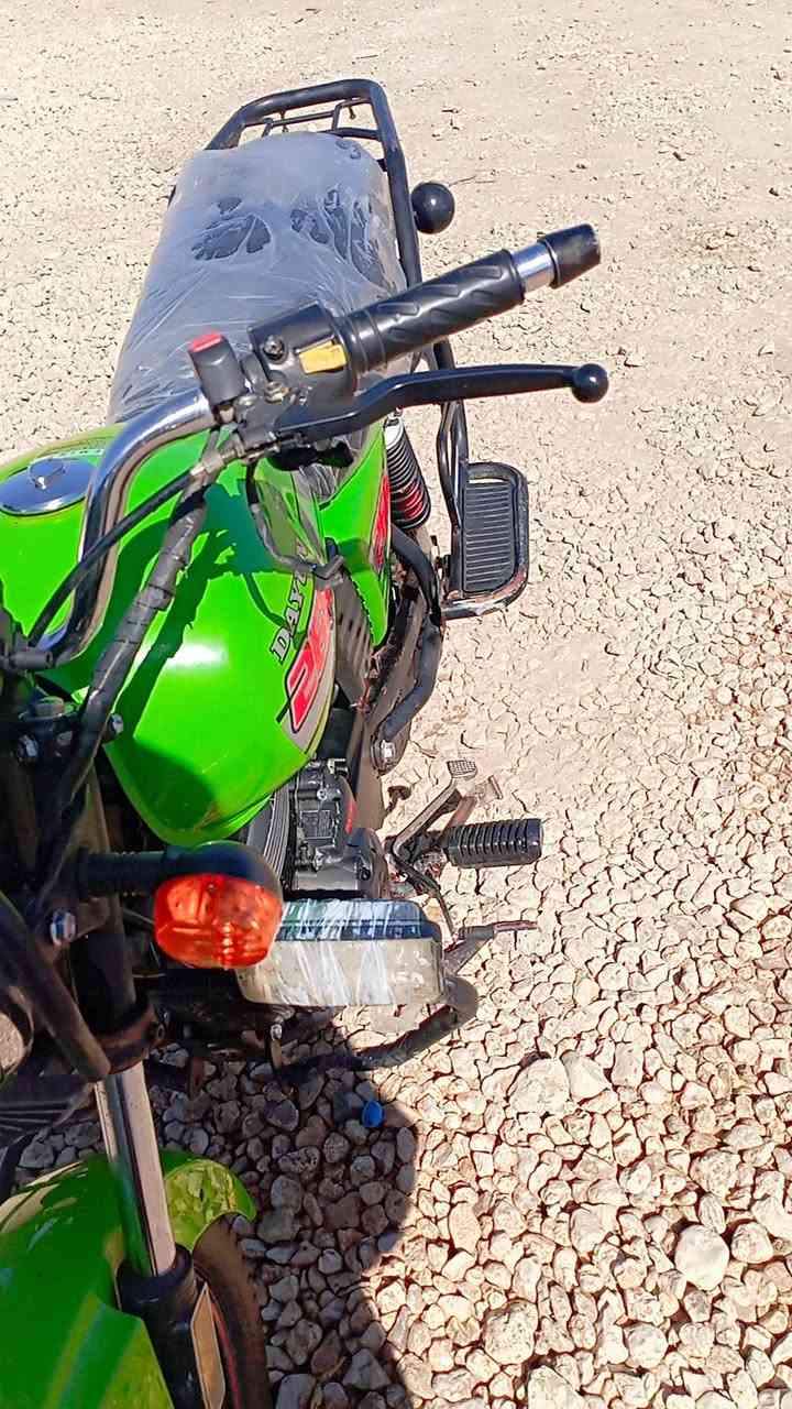 يا الله السلام عليكم دراجه دايون للبيع موديل 23اوارق سكنر دراجه حلوه ونظيفه كهربائيات كله شغاله مكفوله كفاله عامه اي نقص مابيه محرك 200 سويج سجينه السعر 1100 وبيه مجال اتصل وبيك خير. تدلل *********** وبيه واتساب
