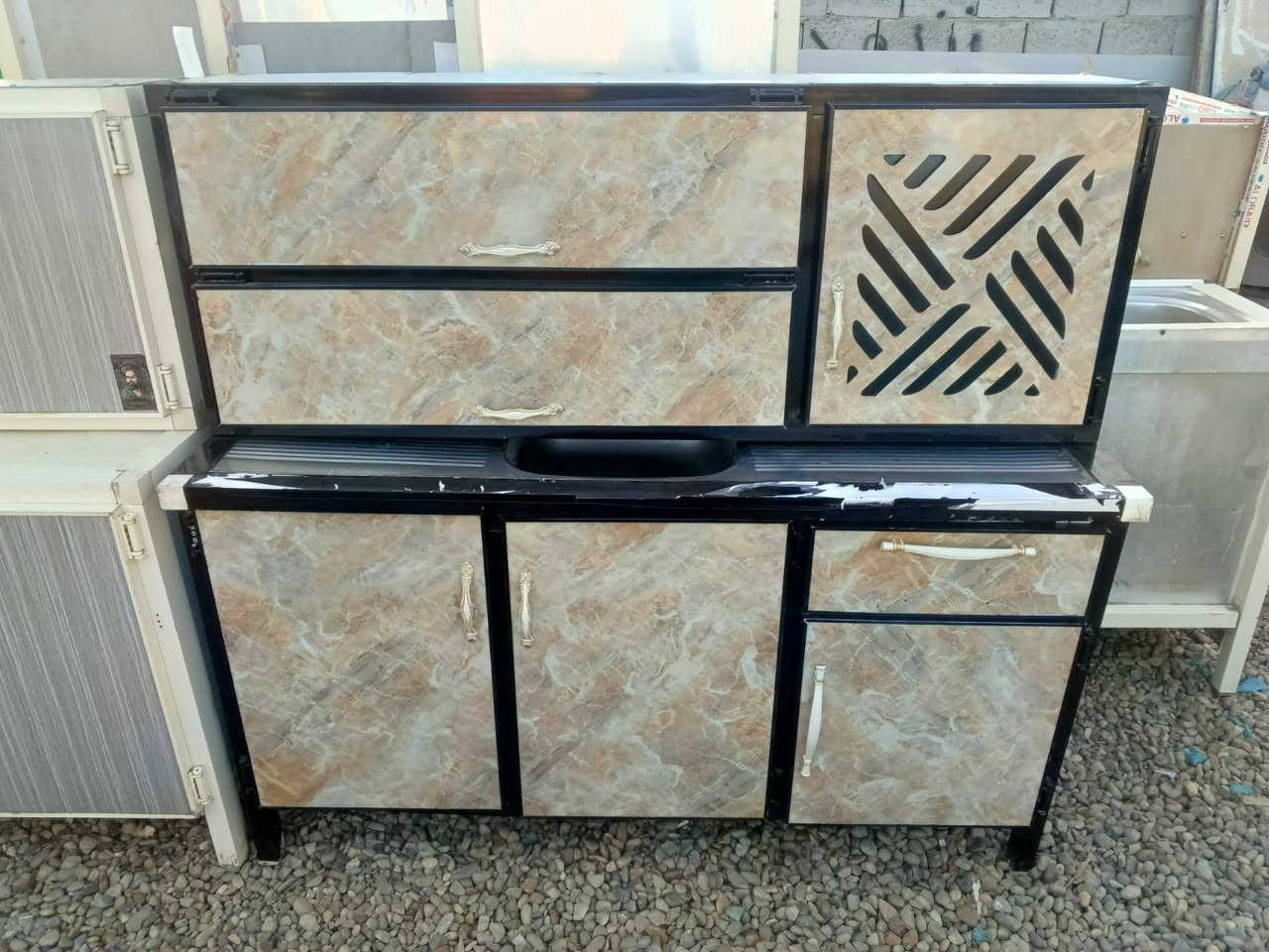 هاي الاغراض للبيع اللي يريد مفرد او جمله ماكو اشكال عادي واللي يريد اجهزه تجهيز بيت عادي من كل شيء وباسعار مناسبه واي حاجه اللي يريدها من هذا اللي مصورهن يدز لي اياها على الخاص *********** يوجد واتساب وانتصل على الخط مكاني بغداد واللي يريد توصيل سياره موجود عادي
