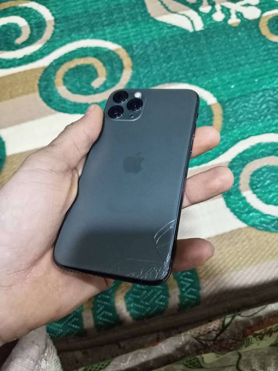 سلام عليكم ورحمة الله وبركاته
ايفون 11 برو فقط
ذاكره 64
بطاريه 76
فيس ايدي شغال 
جاهز وتر بروف ما مفتوح ابد
بس مثل ما مبين بالصور جهاز شويه بيه فطر بلشاشه
وبلضهر شويه فطر
اللمس مالته طبيعي مثل أي تلفون عادي لمس خفيف
سعر(200)الف بيه مجال 
رقم واتساب موجود
(***********)

