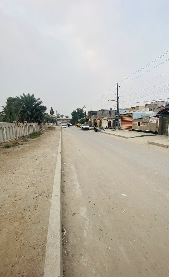 السلام عليكم دار للبيع طابو صرف في منطقة الزعفرانة الوليد بجانب مدرسة المروج مساحة البيت 282 الواجه 12 متر تحويل مباشر يتكون من ثلاث غرف نوم واستقبال وهول للاستفسار ***********
