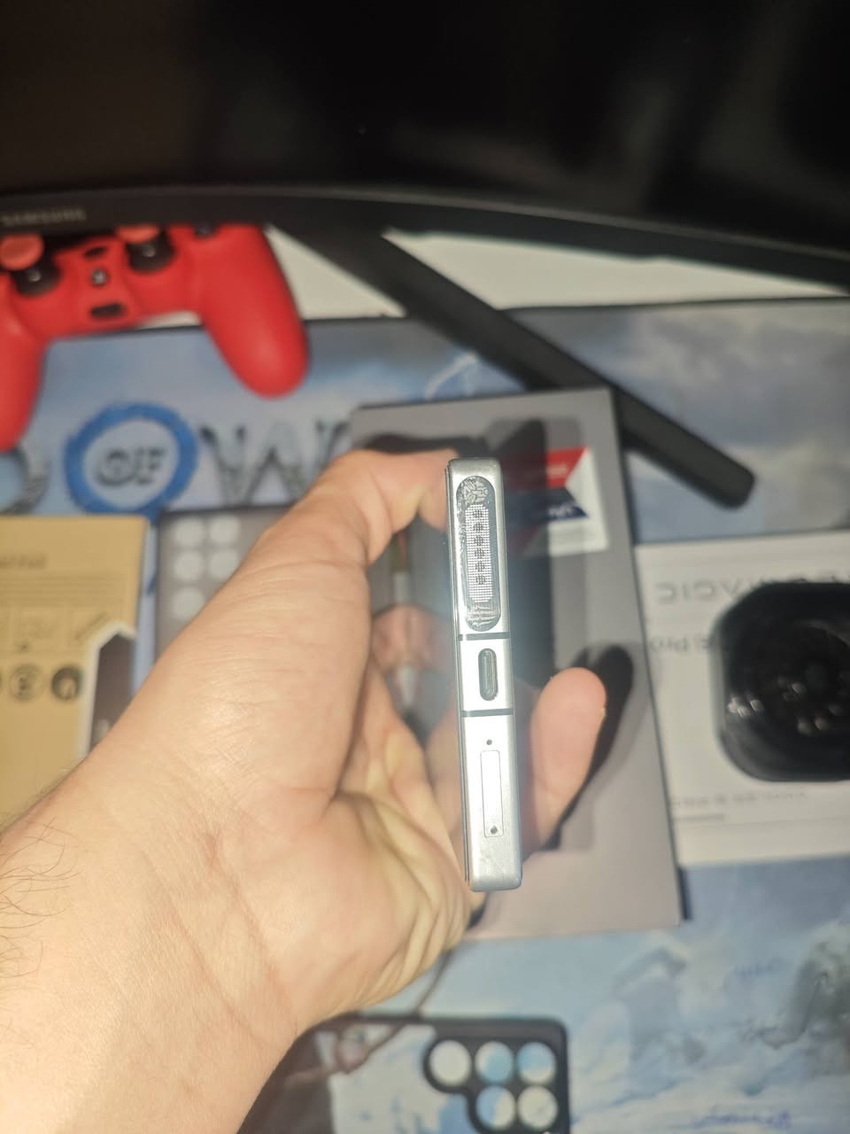 ريد مجك 11برو جهاز نضيف صار 3 اشهر من اشتريته تقريبن مشحون 90 مره ويا لزكه مشدوده ولزكه جديد اصلي بعد بل باكيت ويا فان تبريد ريد مجك 8برو ويا حافضتين وي فلاتر للفتحات مال تبريد ويا لزكه شفافه مال حمايه الضهر  السعر 1325 الاستفسار ***********
