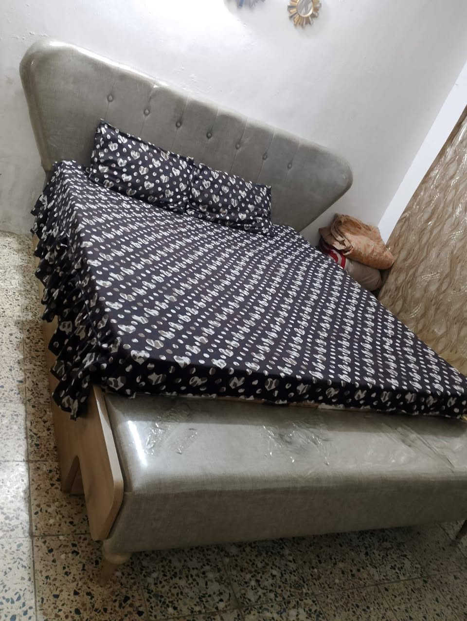 سرير نفرين ام مخزن  مع شازلون  بعدها جديده بليلون
بس كومديات مابيها  دوشك ضغط عالي قياس180في200

سعر سرير 100مع شازلون دوشك ب65الف

بغداد حي الجهاد يوجد توصيل


**إذا كنت صاحب هذا الإعلان وتريد حذفه لأي سبب، رجاءا أرسل رسالة إلى الدعم الفني**