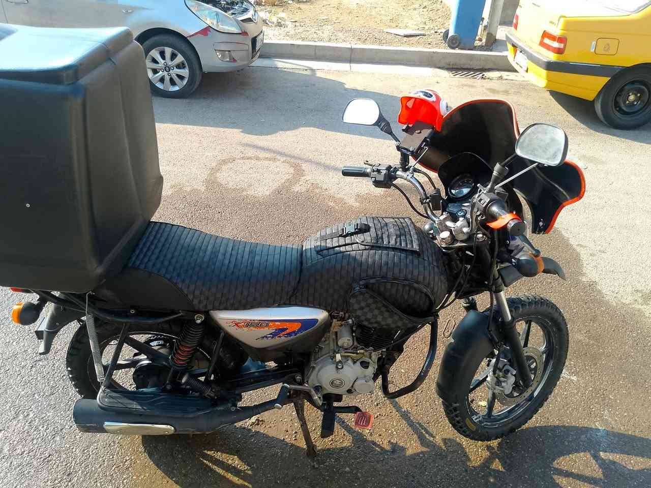 السلام عليكم 
دراجة بوكسر 21 نهايتهة محسوبة على 22 الدراجة مجفتة جديد اوراق كاملة مكمركة كبل ترقم الدراجة شلعة ومعدل خير من الله بس هسة كاعد تشتغل بس دفعة لان السلف عطلان يرادلة راجز بس والهندر دستة قوي وهسة عطل ما اعرف شبي ابيع كوم حديد انتبه 
السعر مليون قفل قفل قفل
الشعب حي المصطفى 
***********
