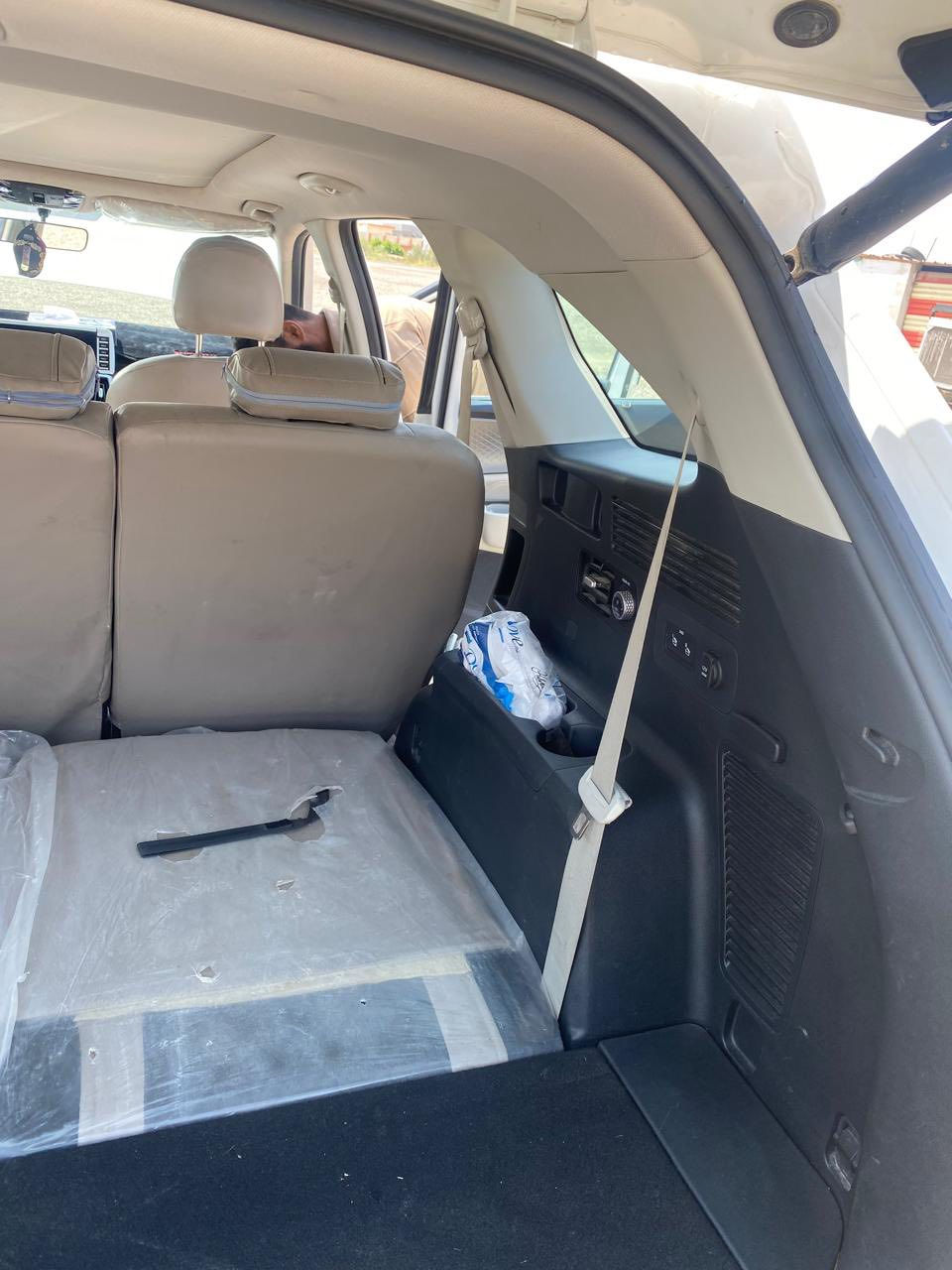 السلام عليكم سورنتو موديل 23 ماشيه57 سياره جديده مواصفات السياره كشنات الاماميه كهرباء صندوق كهرباء بانوراما 6 سلندر سبعه راكب ثلاث قطع تبريد كيرموس سياره رقم  سليمانية ،تلفون,,,,,,***********
