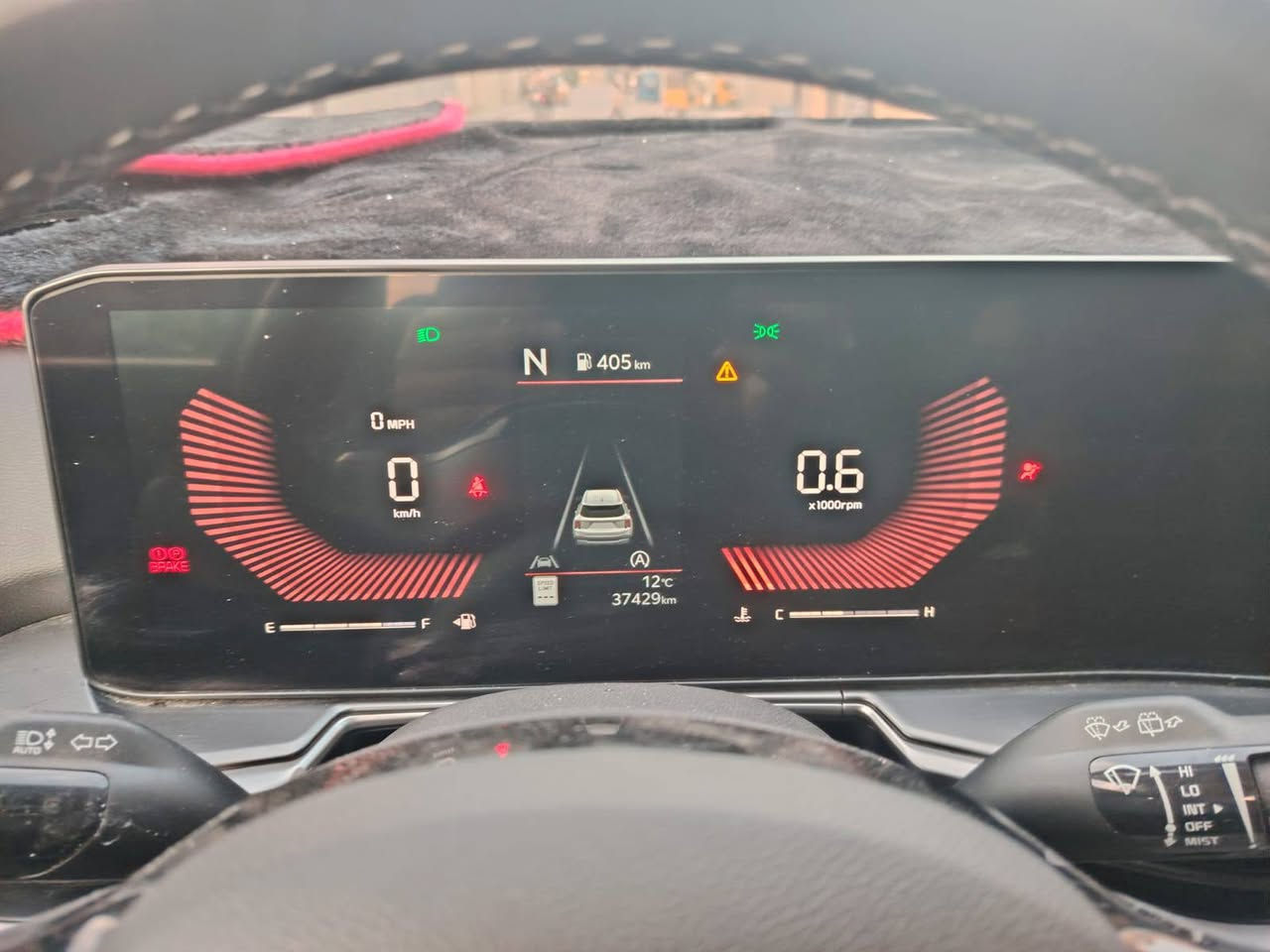 السلام عليكم سورنتو امريكي فئة s   موديل 2024 السيارة مواصفات فول ماشية 37429 حادث بسيط جدا بدون صبغ ولا تبديل السعر 27500 $ للاتصال ***********
