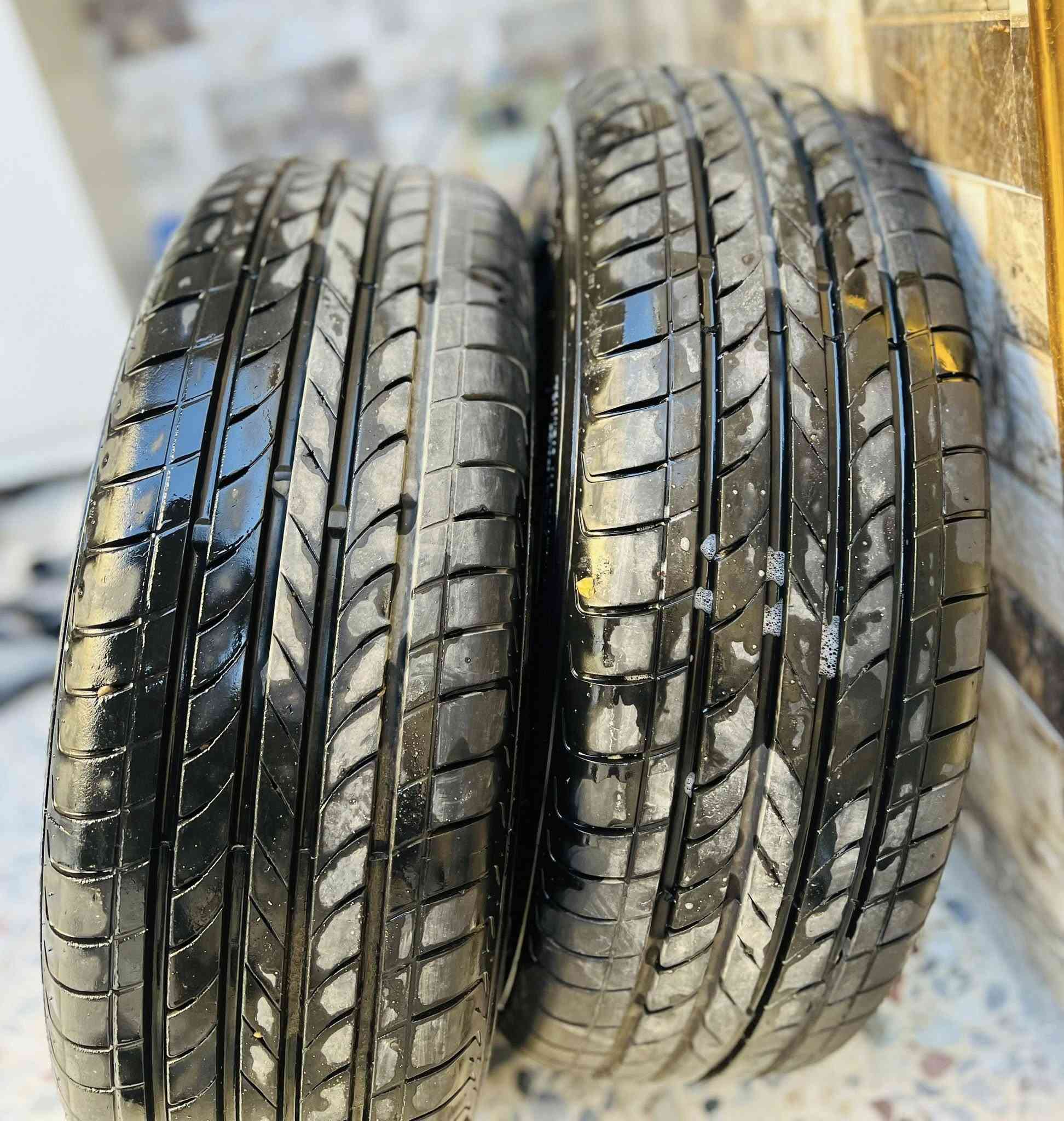 ويل كورلا حجم 15 لا عواج ولا لحيم ولا تصليح 
تايرات 2 جدد100% 
وتايرات 2 نضافتهن 80%
سعر 200 وبيهن مجال 
مكاني بغداد الشعله 
***********
