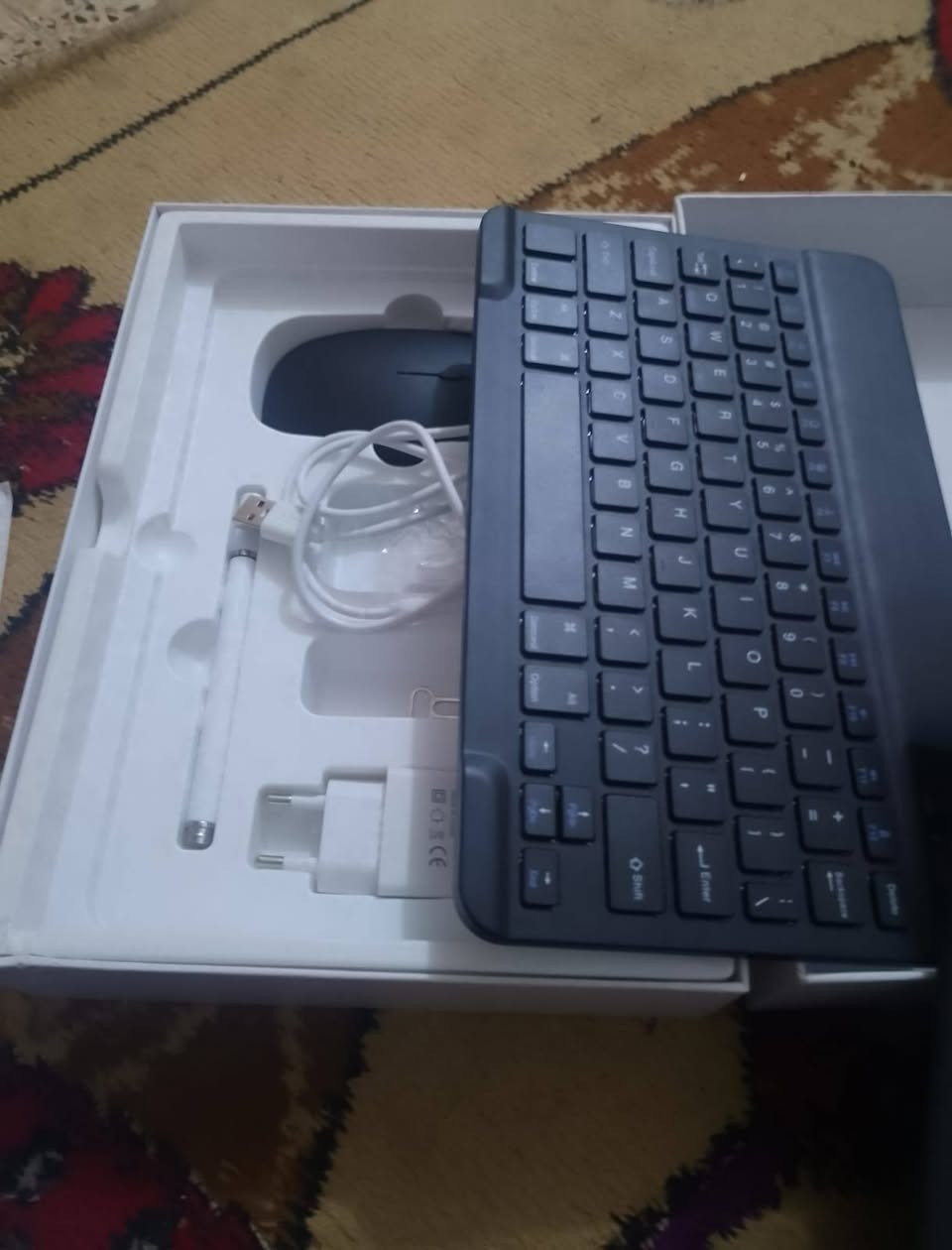 ايباد نضيف مستخدم قليل ذاكرته الف تيره 90فريم نهايته 130 قفل ***********
