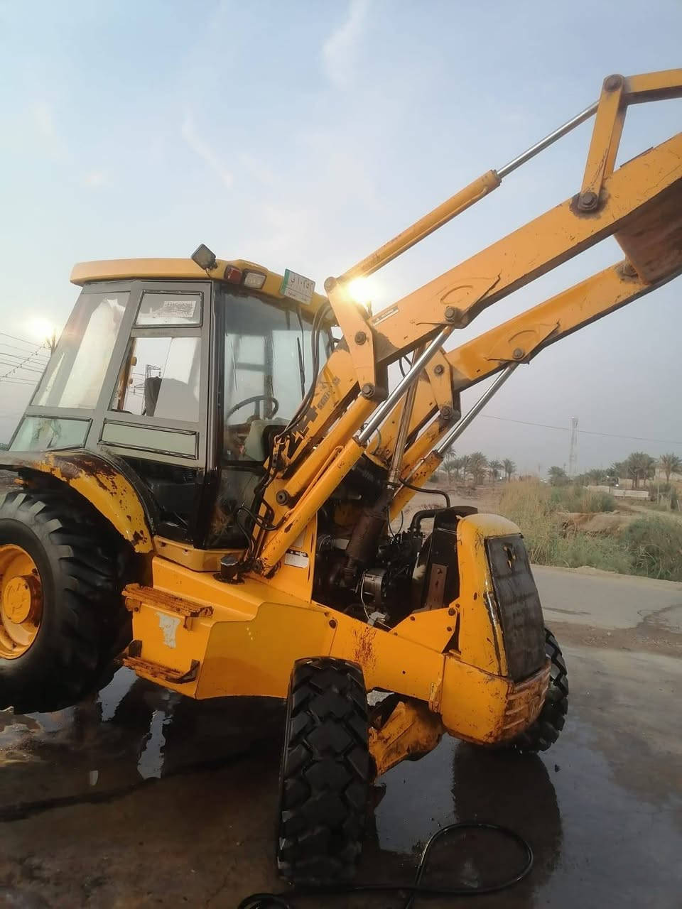 السلام عليكم 
للبيع حفاره جي بي سي موديل ١٩٩٨
رقم بغداد الماني حفاره جاهزه للعمل عنوان واسط النعمانيه ***********
***********
