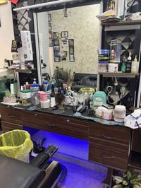 ميز حلاقة • عدد ٣