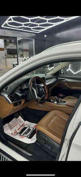 بي ام دبليو موديل  2017 
وكالة عروش  .محرك (٦سلندر) .
مواصفات نايت باكيج (طلب خاص)  .سياره جايه كاربون فايبر بلادي بلدعامايات ومرايات قليل يجي بل بي ام هلمواصفات بشرط اصلي  .سياره   كلها بشرط صورها وتقريرها كل متوفر يمي .٢بصمه  متوفر وياها .
المواصفات (M)  باكج معروفه تجي اعلى فئة  فول.سياره ماشيه 160الف كيلو متر .نضيفه جدا وسيرفس داخل شركه BMW العروش (مع وجود كامل الوصولات)  
- نظام قيادة اربعة ايكو وكونفرت وسبورت (وسبورت بلاص).
- انارة داخلية كاملة بالدشبول.كيجات سرعه ليزريه.
داخل جملي (Hermes) .
- 5كامرات  360درجة
- حساسات .
- اصطفاف ذاتي.
- رادرات امامي .جانبي .
- كشنات تدفئه وتبريد .سكان تدفئه.
- بردات جانبيه .
- ابواب شفط .  باب خلفي كهربائي 
- مري شفط.
- شفتات سرعة.
- بصمت ابواب 
- فتحة سقف .
- لايتات زنون متحرك وية ستيرن 
- كشنات  كهربائة مع وضعيات خزن للقياده 
- هندبريك بصمة .
- اوتو بريك.
- اوتو ستارت وستوب.
- .تحديد مسار.
بل اضافه الى بقيه مواصفات معروفه . سياره كلش نضيفه  مكفوله  كير ومحرك . فقط بيها ربع البنيد صبغ (رش فقط).  سياره متواجده بغداد وباسمي .
 بسعر مناسب جداً 
اي استفسار الاتصال  

 0771 892 2224
