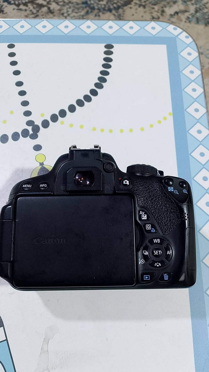 السلام عليكم بيع مستعجل  كاميرا كانون D700 للبيع 
تفيد للتصوير الرياضي 

نضافه 90% شتر 10k
ملحقاتهه عدسة اصلية 55_18

+رام 16 كيكا 

+حزام كتف

+شاحنة اصلية

+بطارية عدد3 

+كراب دبل بطارية الاصلي

+ناقلة صور 4k

بسعر مناسب شراي تعال وبخدمتك 
للتواصل خاص او واتساب
***********
