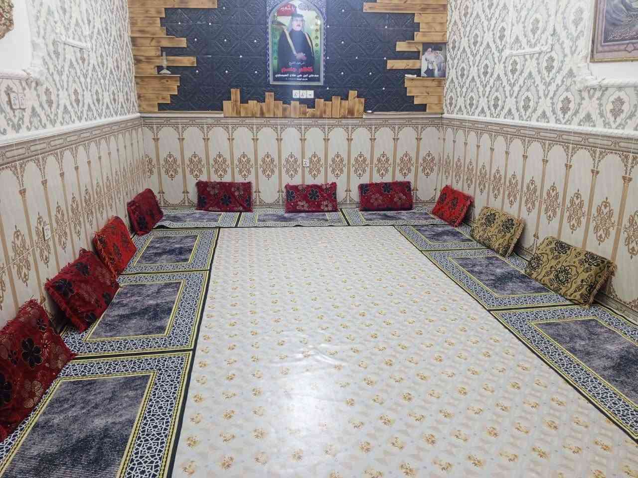 سلام عليكم عقار في البصره البيع البيت في دور الشرطه
المساحه الكليه ( 220 )
طابو ملك صرف تحويل ثاني يوم 
خدمات كامله تبليط باب البيت 
غرفه +غرفه + صاله + مطبخ +حمام داخلي وخارجي + دوانيه طول 7 ب 4 متر + المطبخ طول 6 متر عرض 5 متر + منور داخلي + مخزن المواد داخل الصاله 
الستفسار التصال //***********
***********
